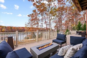 Terrace/patio - Stunning Public Side Lake Anna Waterfront Heated Pool Game Room Boatdock Hot Tub Firepit (Mineral)