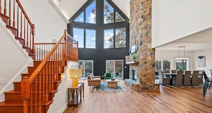 Stunning Public Side Lake Anna Waterfront Heated Pool Game Room Boatdock Hot Tub Firepit