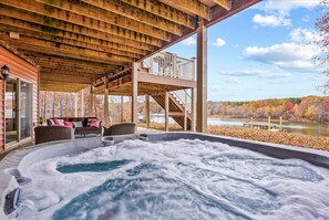 Terrace/patio - Stunning Public Side Lake Anna Waterfront Heated Pool Game Room Boatdock Hot Tub Firepit (Mineral)