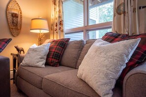 テレビ、暖炉、書斎 / ワークスペース