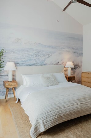 3 bedrooms, desk, iron/ironing board, travel crib