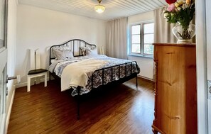 4 Schlafzimmer, Bügeleisen/Bügelbrett, kostenloses WLAN