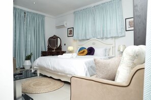 2 bedrooms, iron/ironing board, WiFi, bed sheets - Cozy bohemian loft in the heart of Lekki. Close to the beach, art gallery & mall (Lekki)