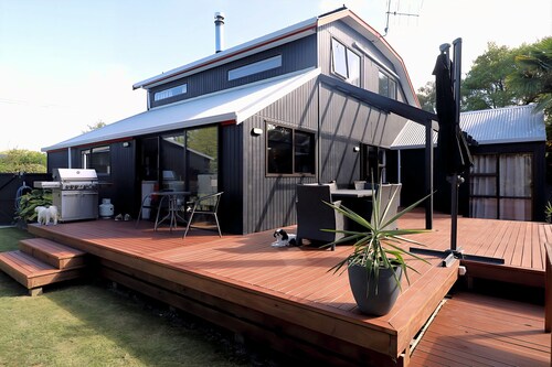 6 Bedroom Family Gateway in the Heart of Mapua Village