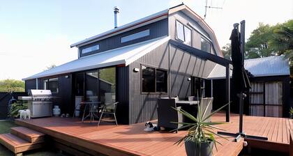 6 Bedroom Family Gateway in the Heart of Mapua Village