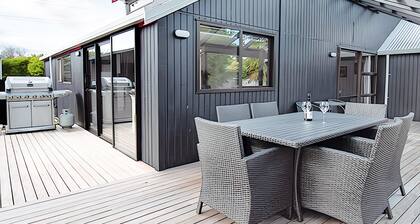 6 Bedroom Family Gateway in the Heart of Mapua Village