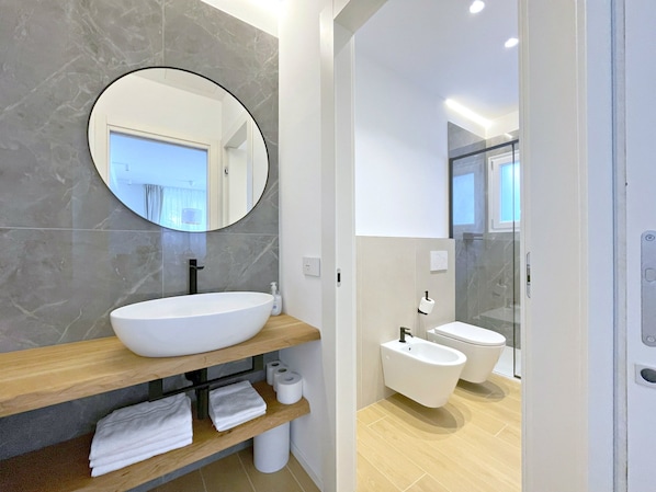 Apartment | Bathroom | Shower, hair dryer, bathrobes, towels - Arcioun Suite Apartment Via Bellaria (Riccione)
