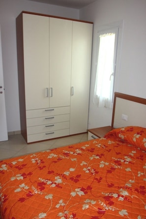 Huoneisto, 3 makuuhuonetta, patio, näköala puutarhaan | 3 makuuhuonetta