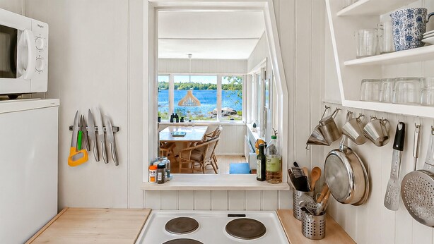 Private kitchen - Awesome home in älmhult with lake view (Älmhult)
