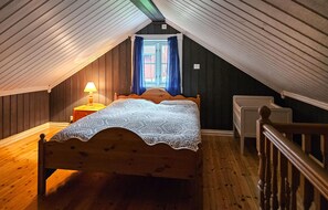 2 bedrooms, travel cot, free WiFi