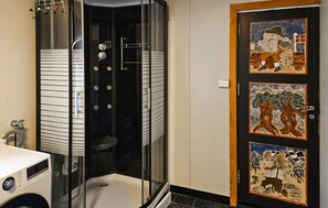 Shower - Stunning home in Eidsberg with kitchen (Eidsberg)