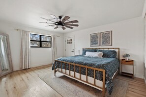 4 bedrooms, iron/ironing board, WiFi, bed sheets