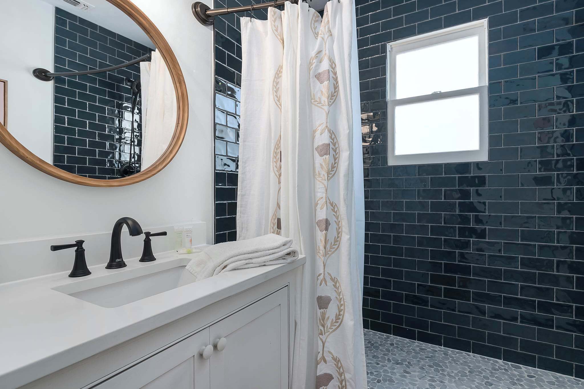 Shower, hair dryer, towels, shampoo