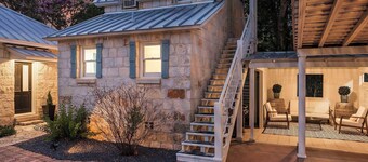 Stonewall Bungalow 4 - Sleeps 3