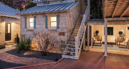 Stonewall Bungalow 4 - Sleeps 3
