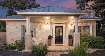 Stonewall Main Haus - Sleeps 6