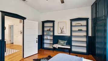 2 bedrooms, travel crib, WiFi, bed sheets