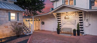 Stonewall Bungalows - Sleeps 15