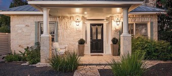 Stonewall Bungalows - Sleeps 15