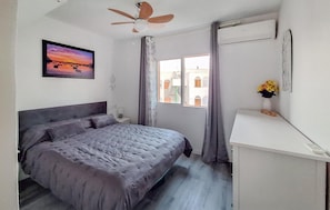 1 bedroom, travel cot, free WiFi, bed sheets - Awesome apartment in Puerto de Mazarron (Puerto de Mazarron)