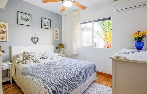 1 bedroom, travel cot, free WiFi, bed sheets - Awesome apartment in Puerto de Mazarron (Puerto de Mazarron)