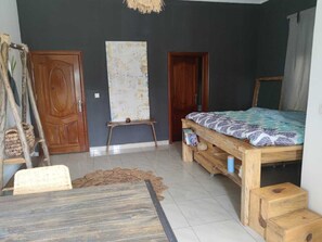 1 habitación, tabla de planchar con plancha, wifi y ropa de cama 