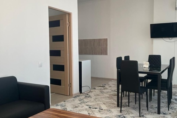 Desk, laptop workspace, soundproofing, WiFi (free)