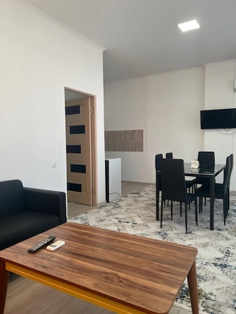 Desk, laptop workspace, soundproofing, free WiFi. Zeraviktoria