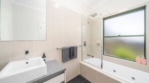 Dusche, Whirlpool, Haartrockner