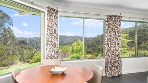 Dining - Cliffnest House & Studio (Katoomba)