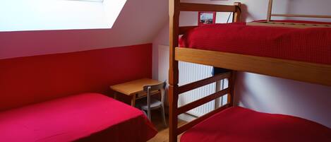 4 عدّة غرف نوم ومكواة/لوح كي وواي فاي