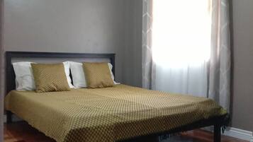 4 bedrooms, iron/ironing board, WiFi, bed sheets