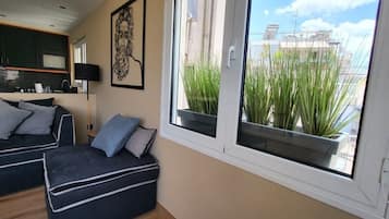 Deluxe Apartment | 2 bedrooms, hypo-allergenic bedding, laptop workspace, blackout curtains