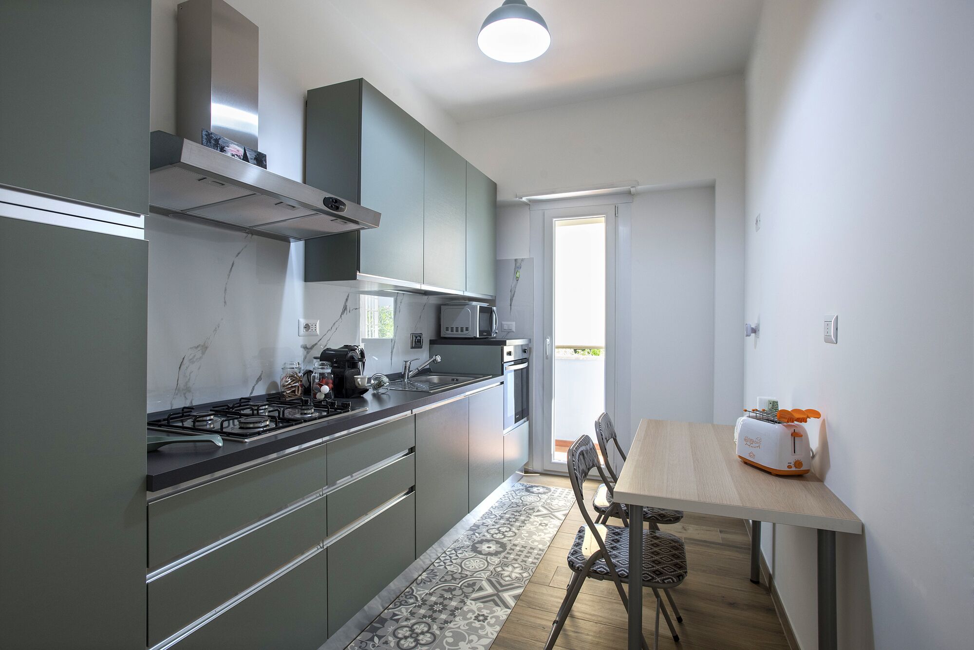 Mikrobølgeovn, ovn, kogeplade, opvaskemaskine