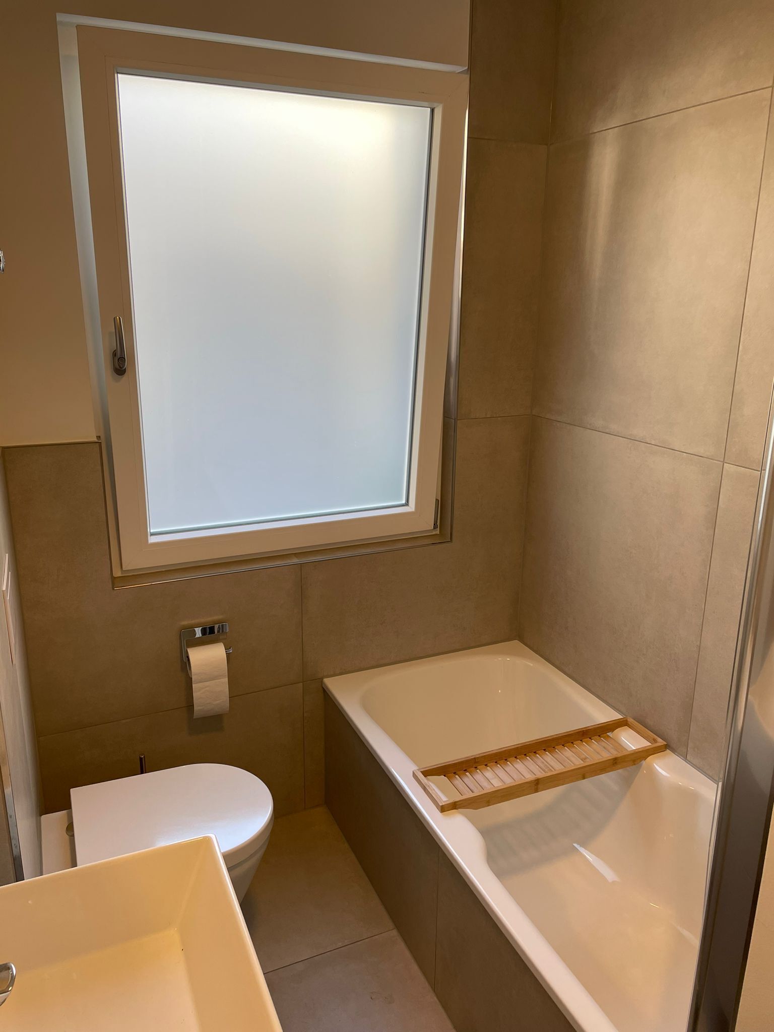 Haartrockner, Handtücher, Toilettenpapier