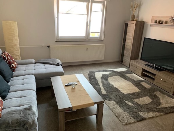 Smart TV, books, video library - 👉 Fewo Emma 👈 Ihre Ruhige & Zentral Gelegene Kernsanierte Ferienwohnung! (Rüdesheim am Rhein)