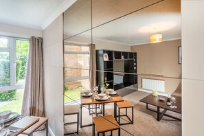 Apartment | Dining