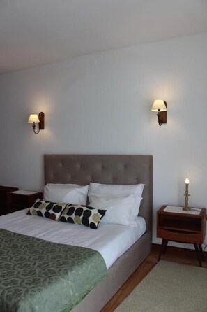 Classic Double Room | Premium bedding, down comforters, individually decorated, soundproofing - Casa dos Suecos (Figueira da Foz)