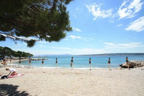Beach nearby - Holiday apartment with terrace and sea view (Crikvenica)