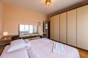 1 bedroom, WiFi - Holiday apartment with terrace and sea view (Crikvenica)