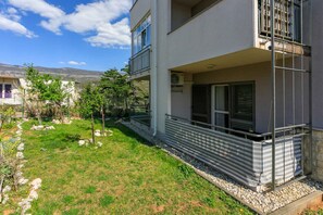 Property grounds - Holiday apartment with air conditioning (Crikvenica)