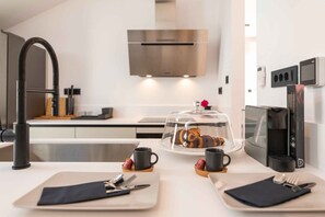 Fridge, oven, stovetop, dishwasher