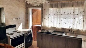 House, Multiple Beds | Private kitchen | Fridge, microwave, oven, stovetop