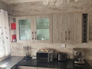 House, Multiple Beds | Private kitchen | Fridge, microwave, oven, stovetop