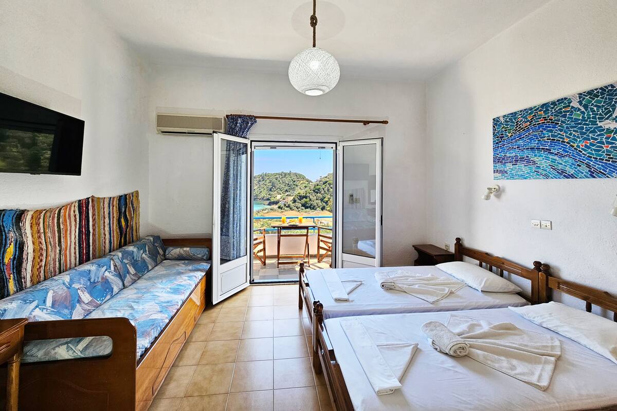 Desk, blackout curtains, free WiFi, bed sheets
