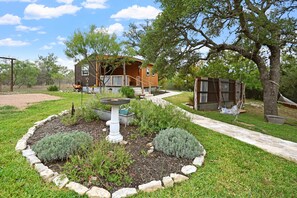 Property grounds - Outlaw Love - Country Cabin - River Access - Romantic (Fredericksburg)