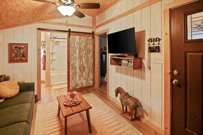 Smart TV - Outlaw Love - Country Cabin - River Access - Romantic (Fredericksburg)