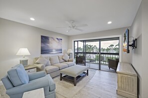 Smart TV - Garden unit w/ pool, grills & beach access (Marco Island)