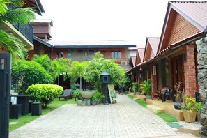 Garden - The Nature Villa (Negombo)