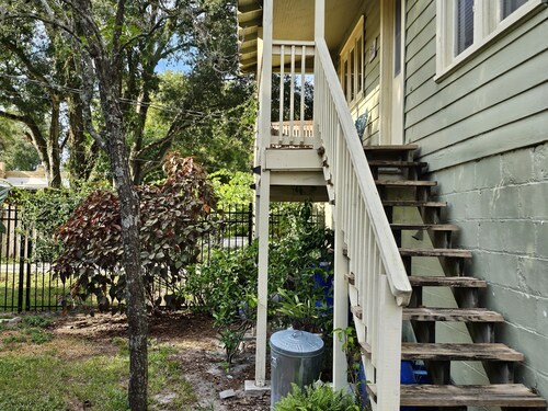 Tree House Apartment in Dixieland, cozy 1930's garage apartment, great location!